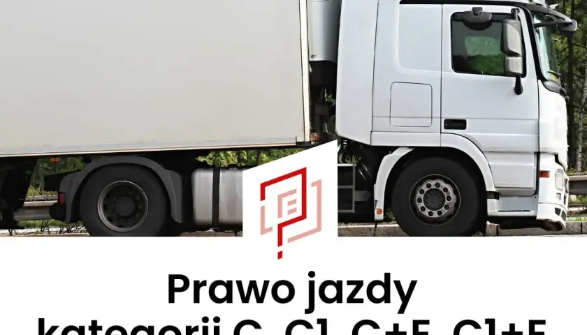 Biała ciężarówka z naczepą. Napis: Prawo jazdy kategorii C, C1, C+E, C1+E. Możliwość uzyskania prawo jazdy c+e od 18 lat.