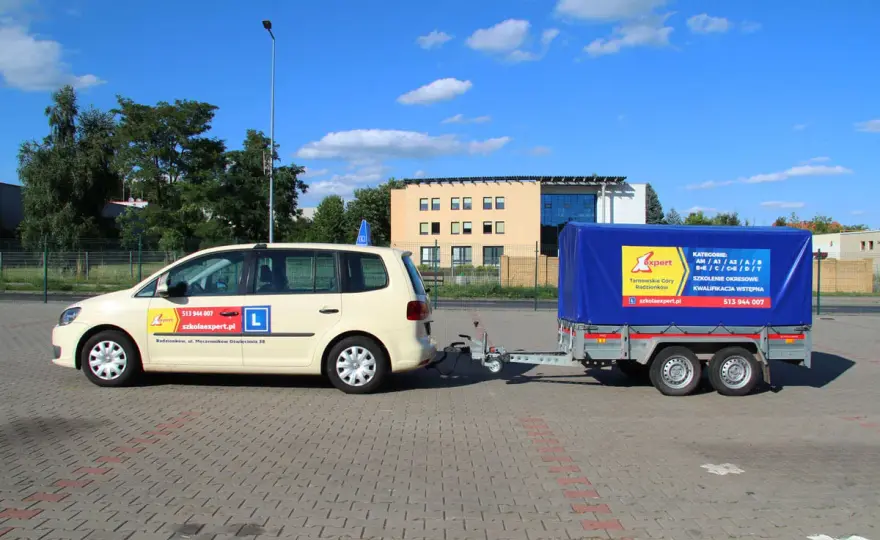 Prawo jazdy B+E - ile ton możesz ciągnąć i co sprawdzić?