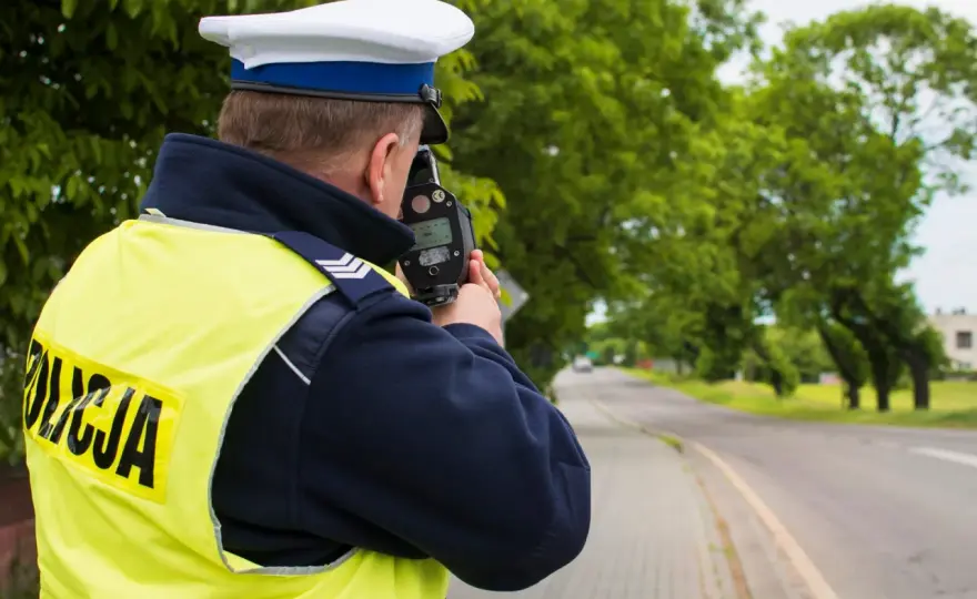Przekroczenie prędkości o 20 km/h w terenie zabudowanym - ile grozi?