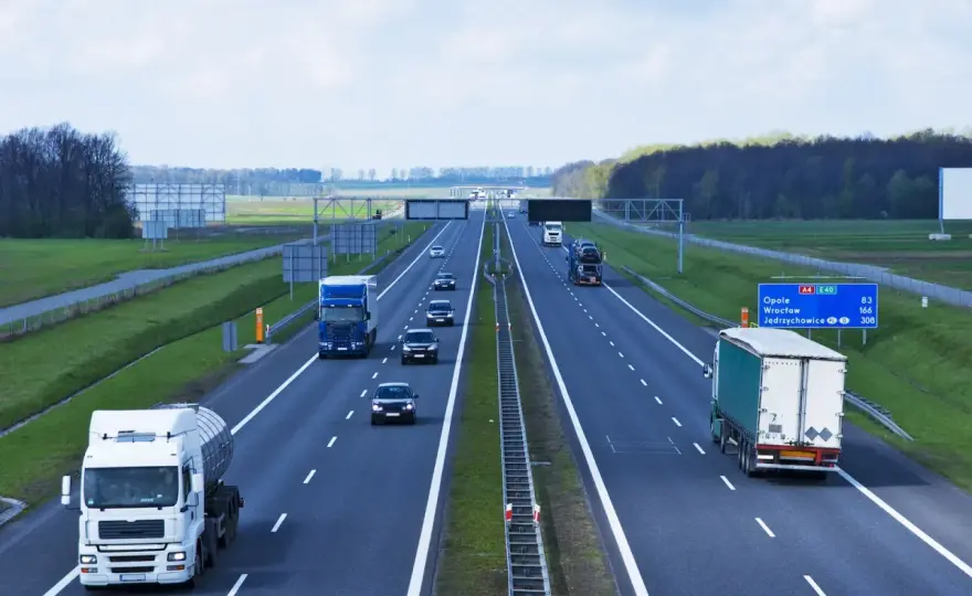 Jaki ruch obowiązuje w Polsce? Limity, e-TOLL i granice