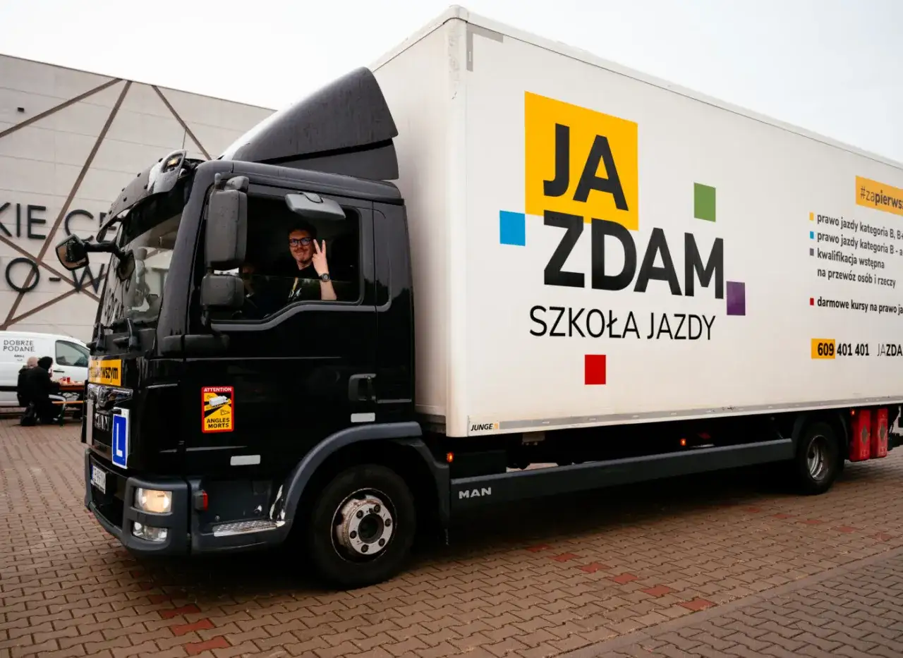 Ciężar&oacute;wka szkoły jazdy 