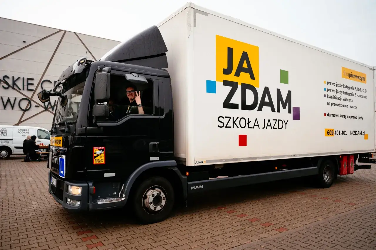 Ciężar&oacute;wka szkoły jazdy 